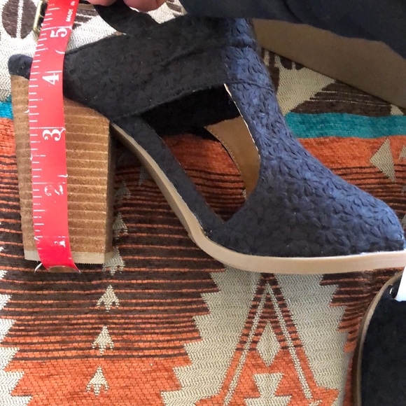 Open toe black high heels - Picture 6 of 7